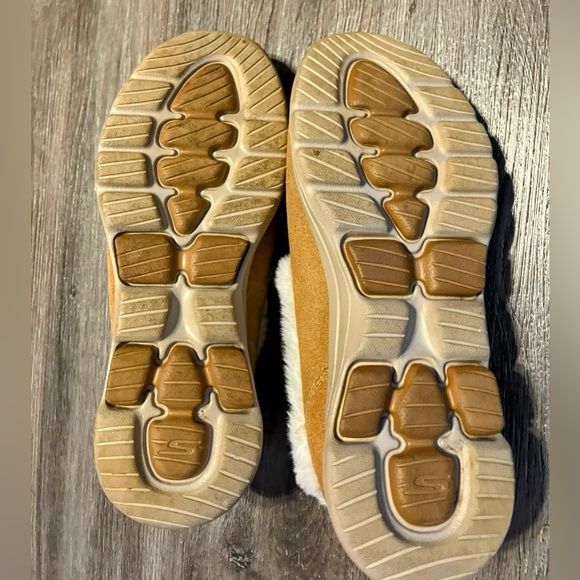 Sketchers Brown Suede Slip on walking shoes Women’s size 8 Ultra Go - Picture 3 of 5